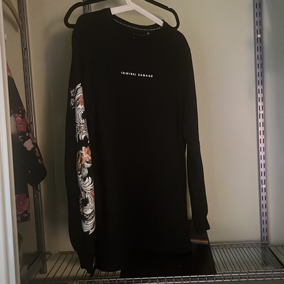 Black Criminal Damage Long Flower Print Sleeve T With Raised Logo Decal on Chest - Picture 2 of 6